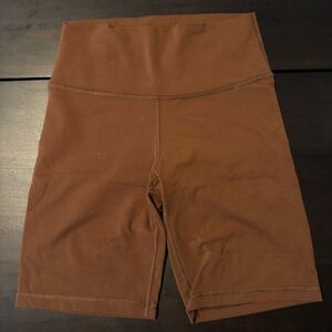 Aritzia Tnalife™ Atmosphere Hi-rise 9" Short (Size M)